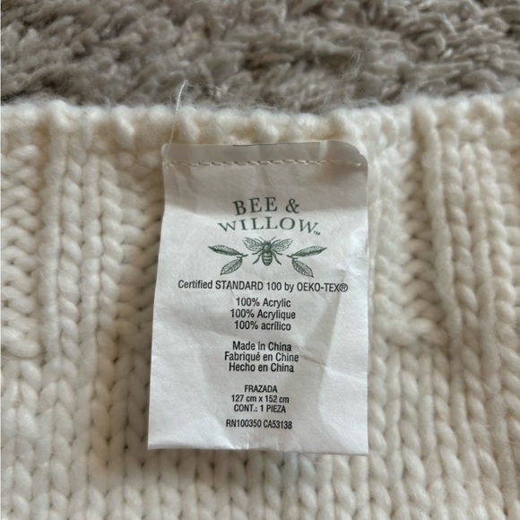 Bee & Willow Blanket - Picture 2 of 4